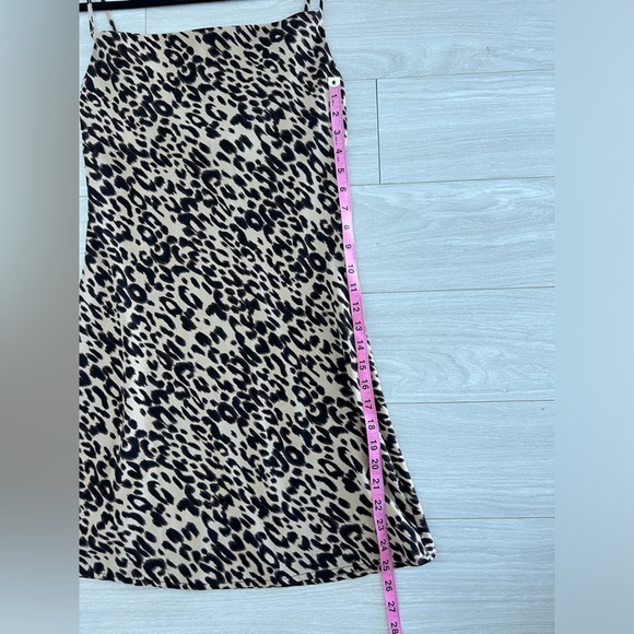 LIKE NEW CHEETAH SATIN COWL NECK - Picture 11 of 12